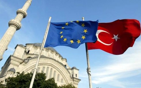 European Parliament votes to freeze EU membership talks with Turkey - ảnh 1